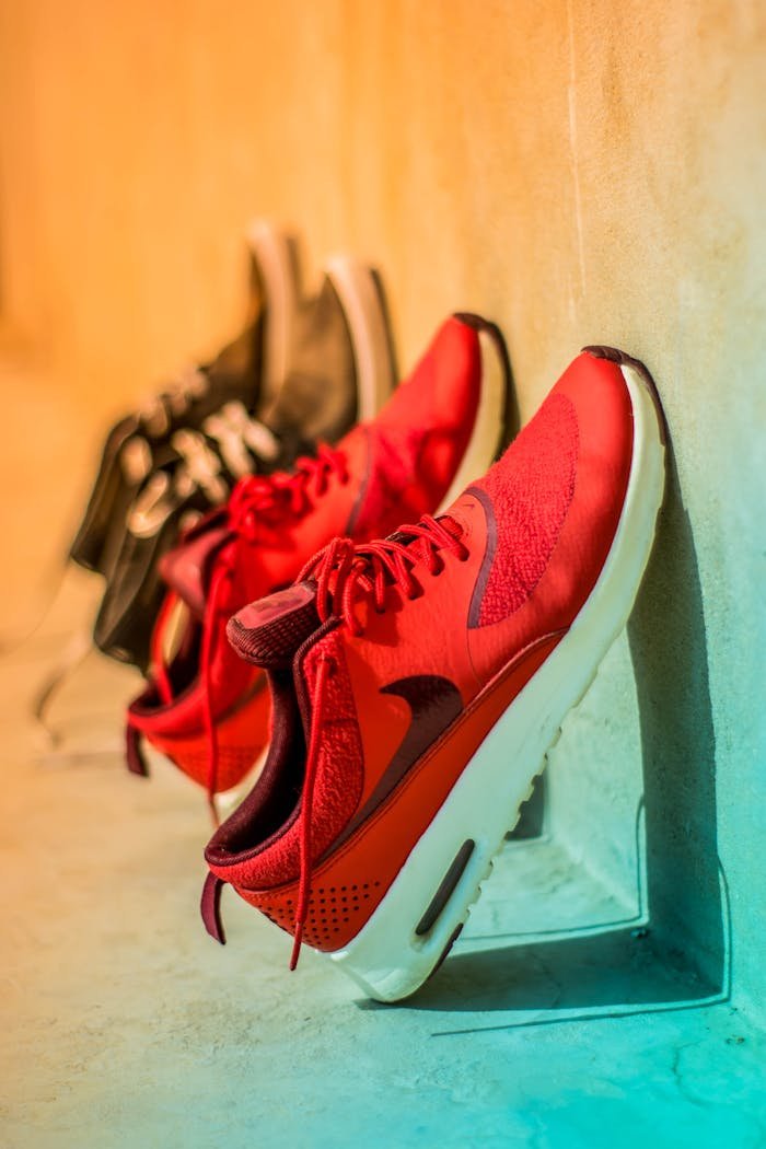 team-04 Vibrant red sneakers on display, showcasing modern footwear style.