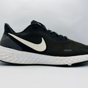 Nike Revolution 5